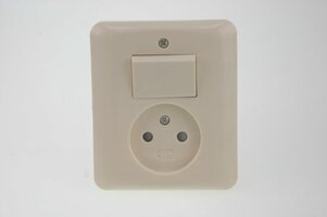 Uni Inbouw Combinatie - Stopcontact en Schakelaar - Wissel - Crème