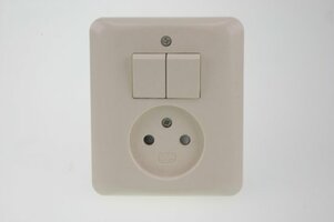 Uni Inbouw Combinatie - Stopcontact en Schakelaar - Serie - Crème