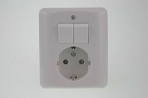 Uni Inbouw Combinatie - Stopcontact en Schakelaar - Serie - Randaarde - Polarwit